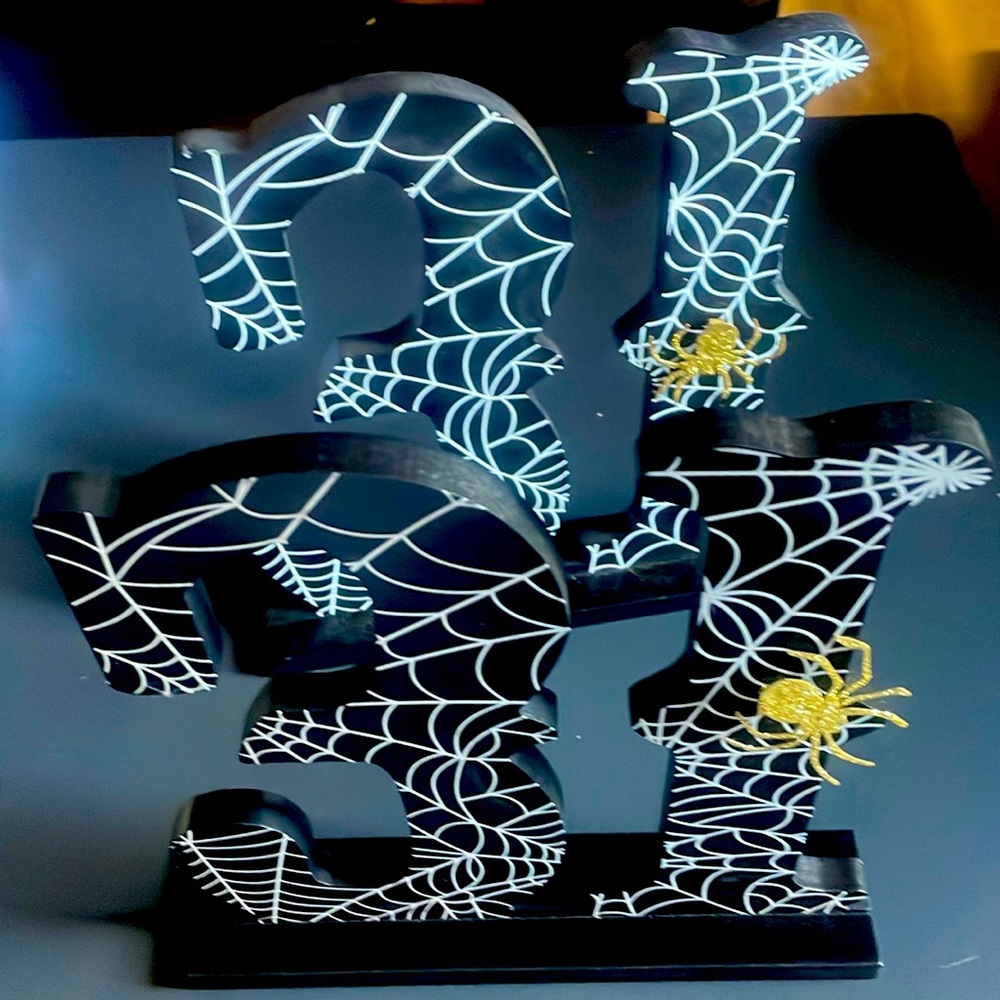 NEW HALLOWEEN DECOR!!!!!
MAKE OFFER!!!!!!